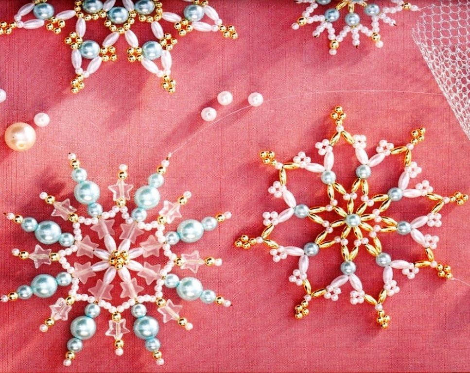 Как сделать снежинку из бусинок Как сделать снежинку из бусинок