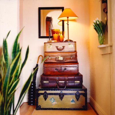 Новые идеи для использования старых чемоданов в интерьере