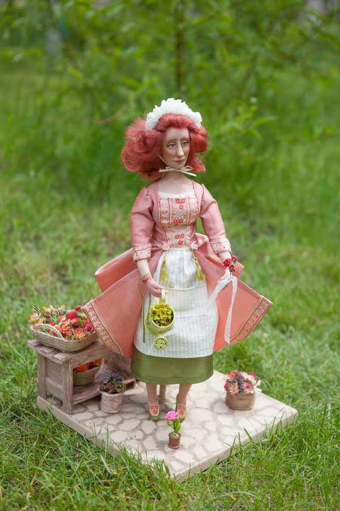 Цветочница анюта последние публикации. Кукла цветочник. Кукла цветочница авторская. Цветочница Анюта кукла. Фарфоровая кукла цветочница