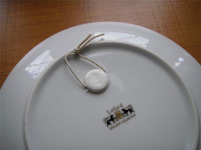 Сборка антенны триколор тв. Крепления для декоративных тарелок на стену. Держатель конвертора антенны триколор. Подвес для тарелки. Антенна спутниковая супрал 1.