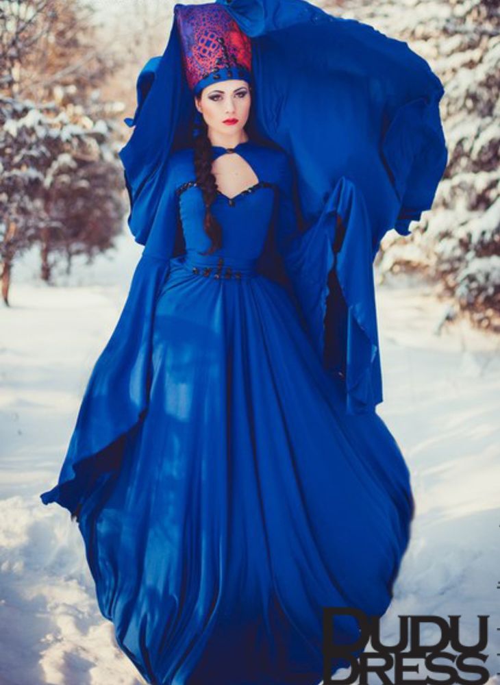 Звезда «Великолепного века» Мерьем Узерли появилась в Каннах в платье российского бренда