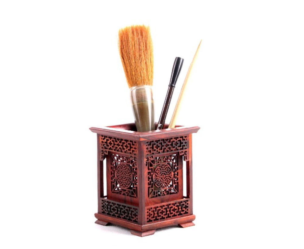 Кисточка китай. Кисть Китай. Кувшин с кисточками. Кисточка история. Chinese Brushes.