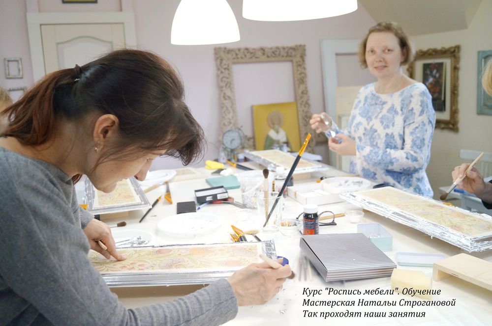 Роспись шоколадных плиток. Мастерская роспись. Курсы по росписи мебели. Курс расписать. Шоколад расписанный.