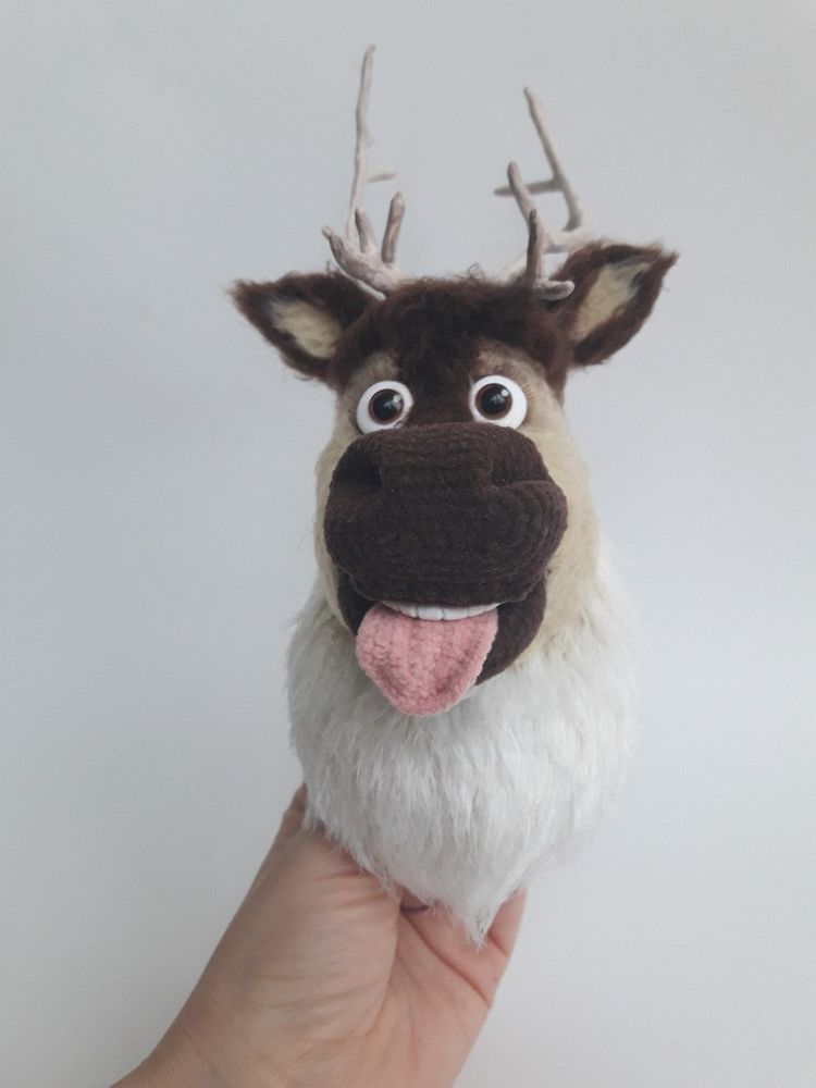 Ростовая кукла северного оленя. Костюм оленя ростовая кукла. Ростовой костюм олень. Ростовой олень. Ростовая кукла олень.