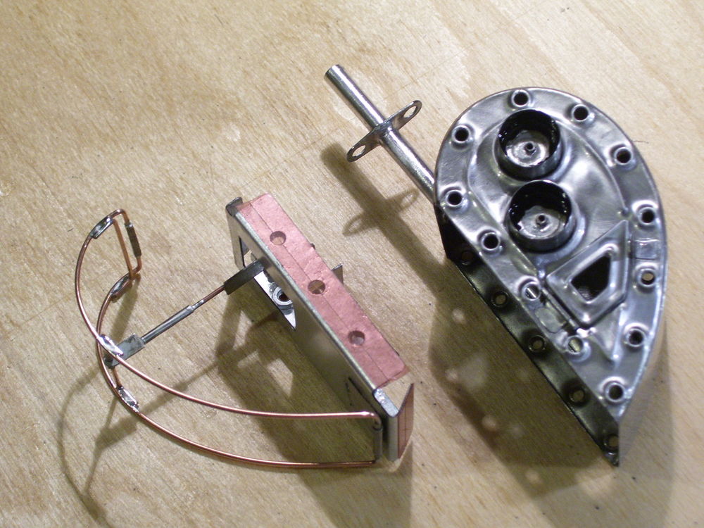 самодельный поршневой насос для воды. необычные деревянные игрушки. прижимная планка листогибочного станка. станок для тиснения фольгой. самодельная лебедка 3т.