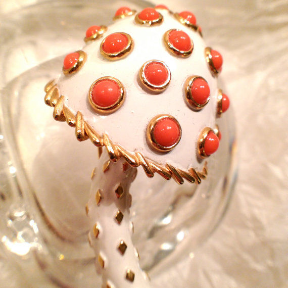 клуб ку-куRare Trifari Mushroom Brooch Vintage Jewelry клуб ку-ку