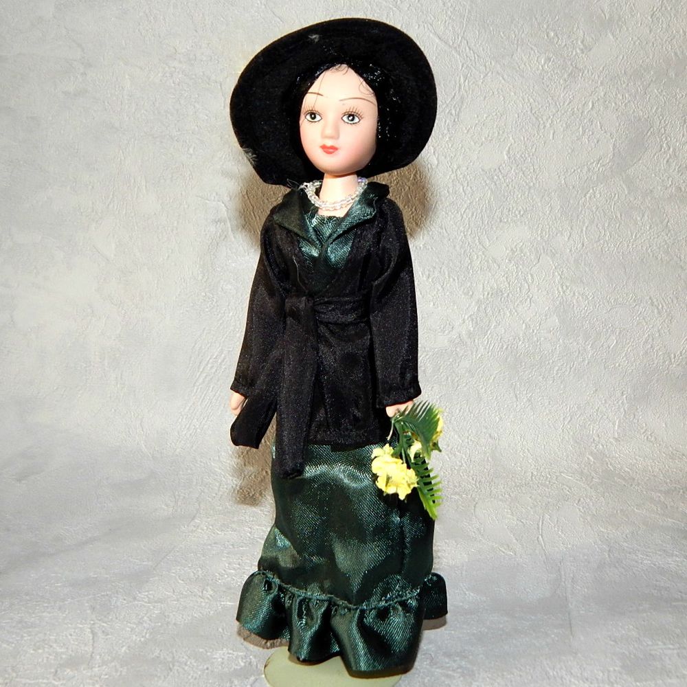 Коллекция кукол дамы эпохи. Дамы эпохи куклы. Дамы эпохи кукла Вильгельмина Мюррей. Фарфоровые куклы дамы эпохи.