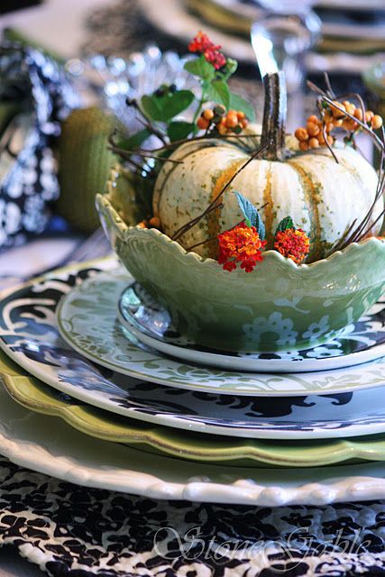 charming fall pumpkin table setting