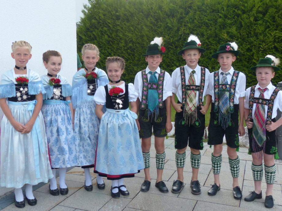 Немецкие национальные костюмы прически