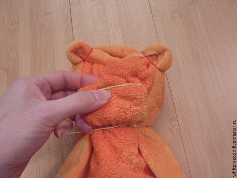 Упаковка из полотенца в форме медведя, фото № 8