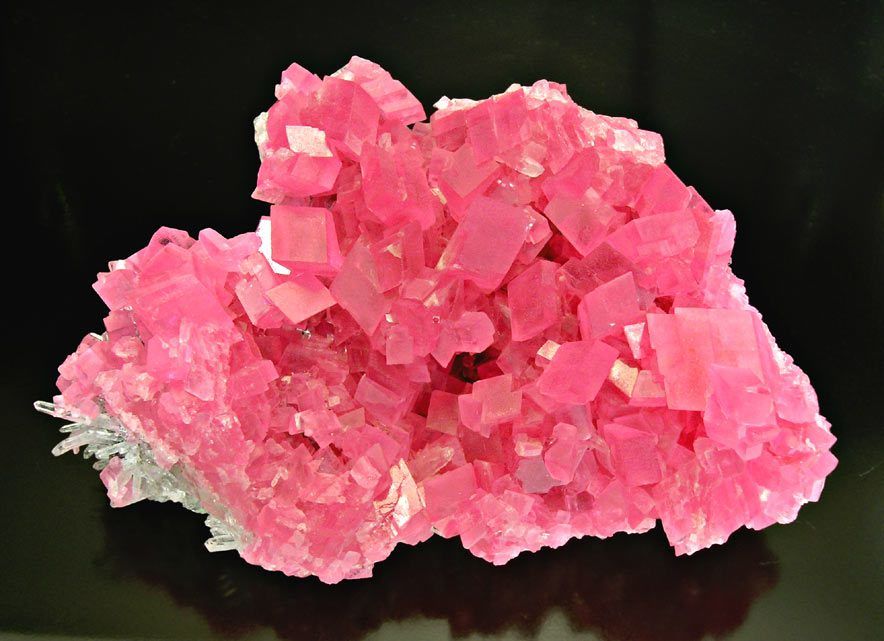 Розовый минерал. Rhodochrosite камень. Родохрозит камень инков. Минерал роза инков. Роза инков камень.