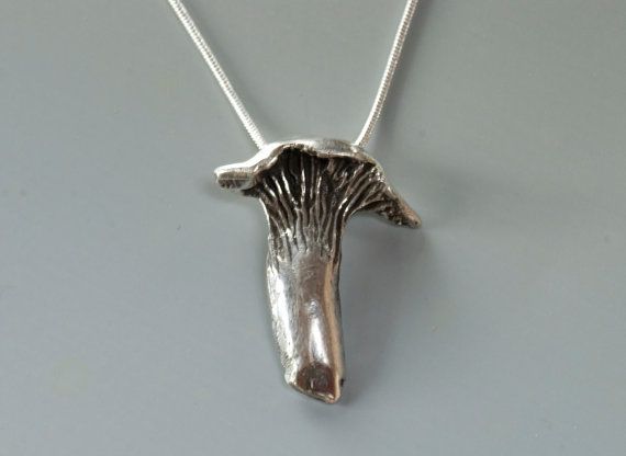 винтжные украшенияChanterelle Silver Mushroom Pendant, Nature Necklace / Irene Blueth винтжные украшения