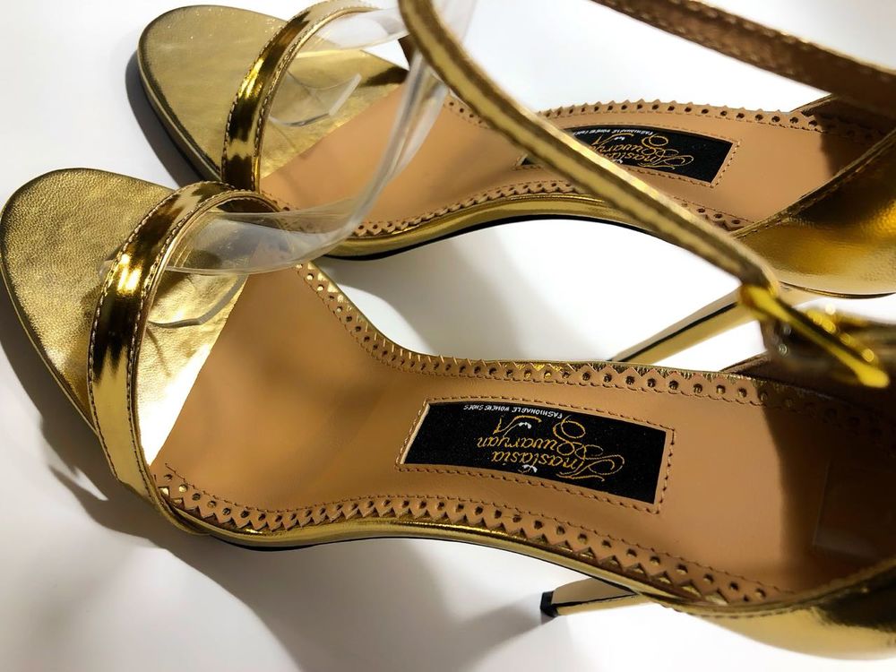 Золотистые туфли. Женская обувь цвета золото. (+ 20 фотографий)