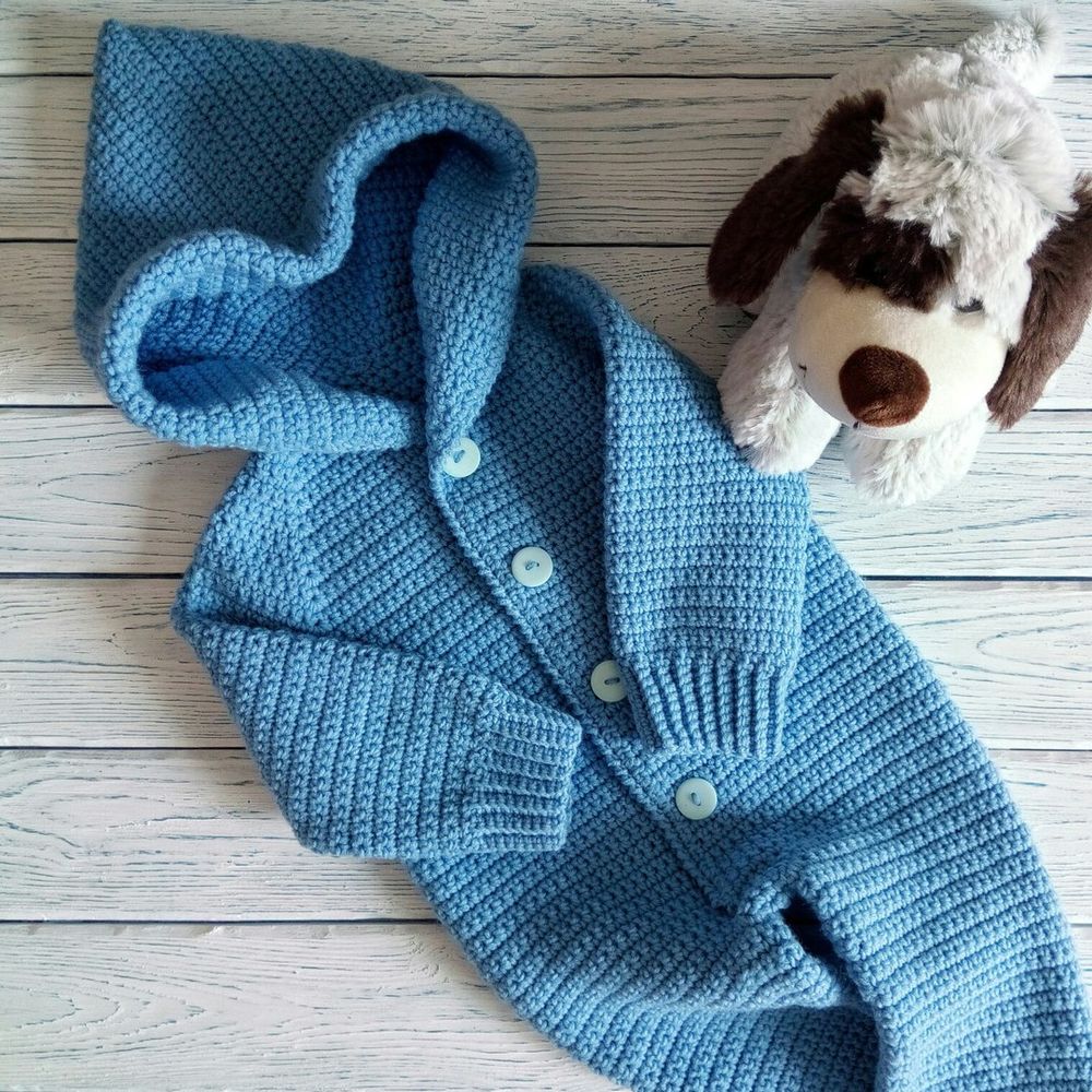 Вязаный комбинезон с капюшоном мастер класс. Комбинезон для новорожденного крючком. Детский комбинезон крючком. Детские комбинезоны спицами. Вязаные комбинезоны для детей.