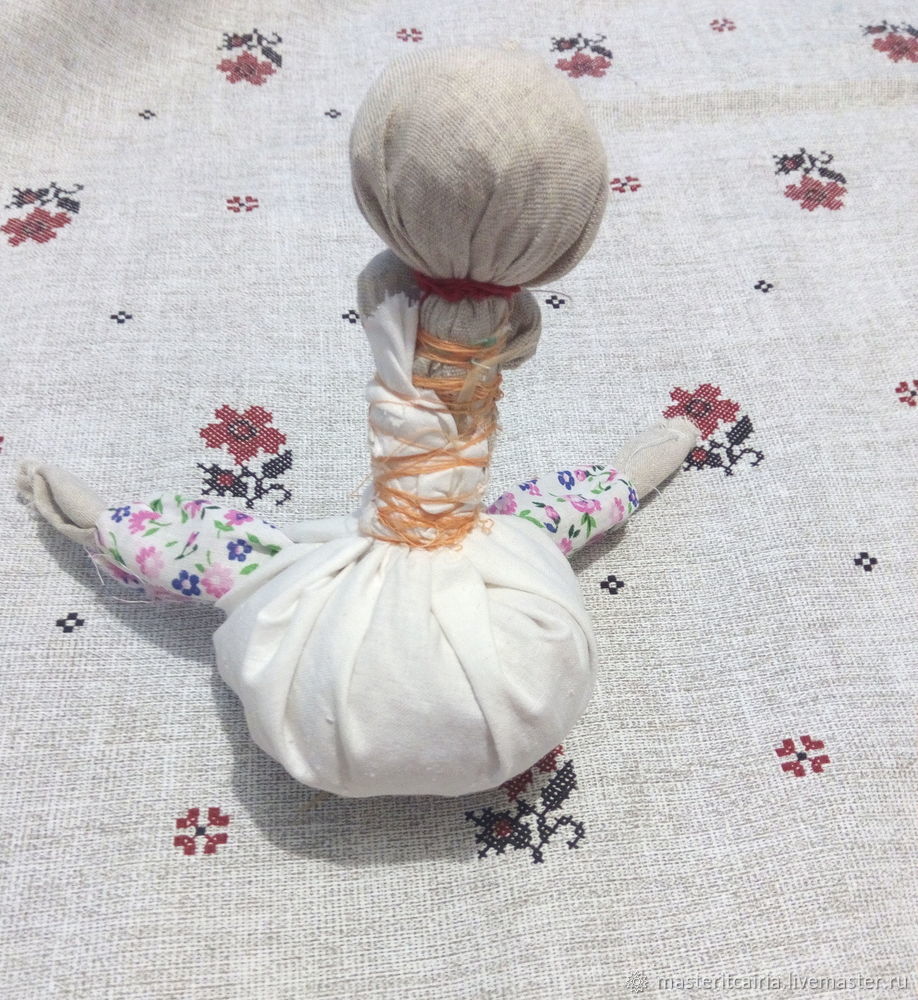 Создаем подарочную народную куклу «Бабка Характерная»