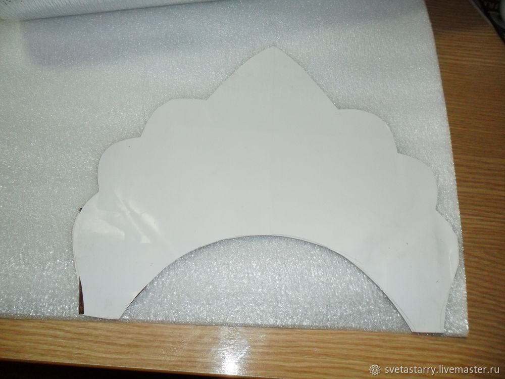 Новогодний кокошник Снегурочки из картона и ткани своими руками