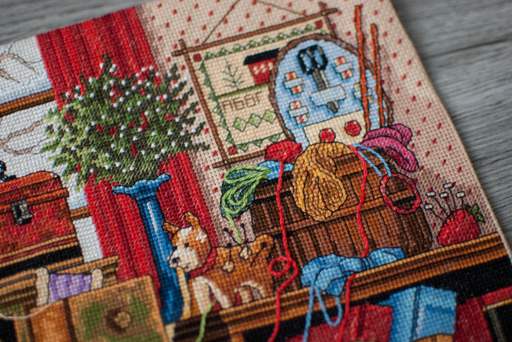 рукоделие вышивка. текстильные игольницы. рукоделие крючком. разновидности материалов для рукоделия с детьми. вязание крючком из остатков ниток.