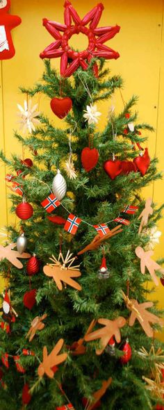 Norwegian Christmas Foods | Norwegian Christmas Tree- Kid World Citizen