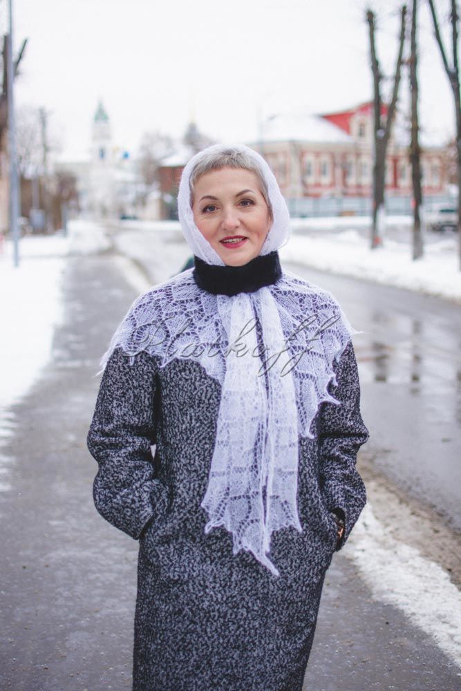 Как носить оренбургский платок с шубой
