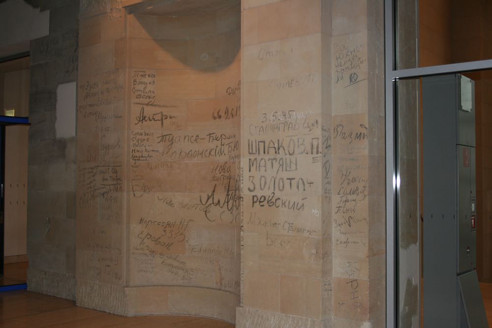 Фото надписей на стенах рейхстага