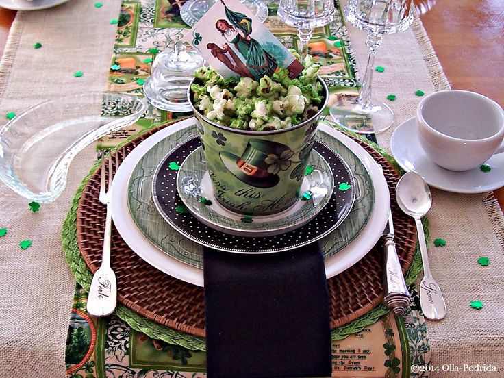 Olla-Podrida: table setting