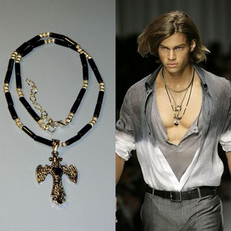 Стильные мужские украшения 2023: браслеты, цепи на шею и кулоны
