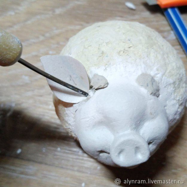 Свинья-копилка своими руками из шарика и бумаги: мастер-класс