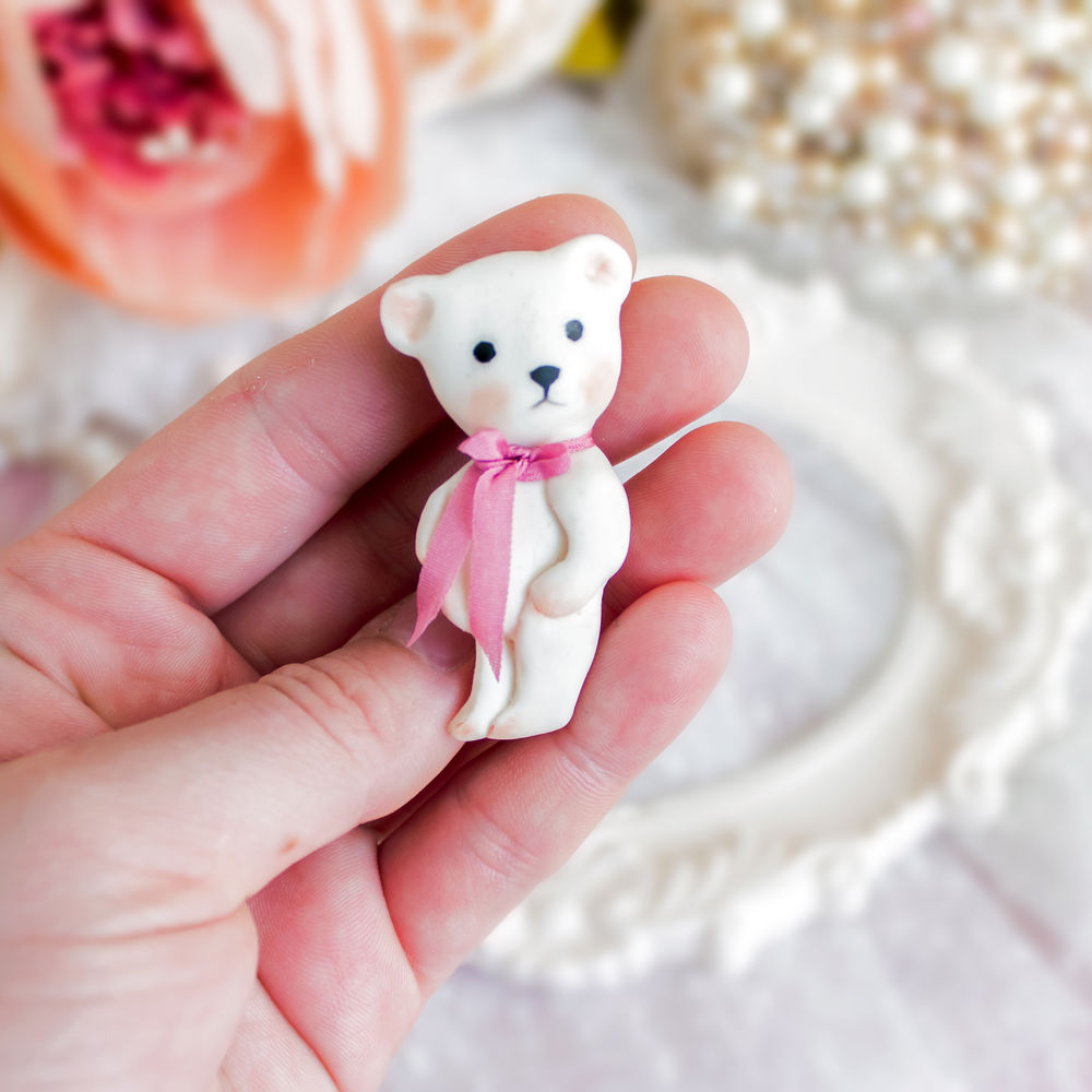 брошка медвежонок. брошь мишка из бисера. брошь мишка. брошь мишка. брошь из бисера медвежонок.