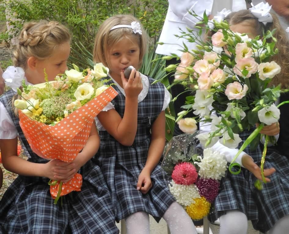 Первоклассница. Первоклашки.букет.банты.. Капсула для первоклассницы. Колокольчик 