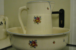 Ванна кувшин. Кумган афтафа. Керамический кувшин. Кувшин для умывания. Глиняный таз.