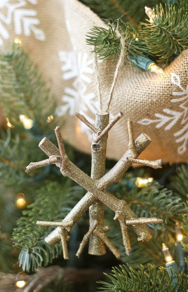 Как появилась мода на новогодние игрушки и традиция украшать елку
