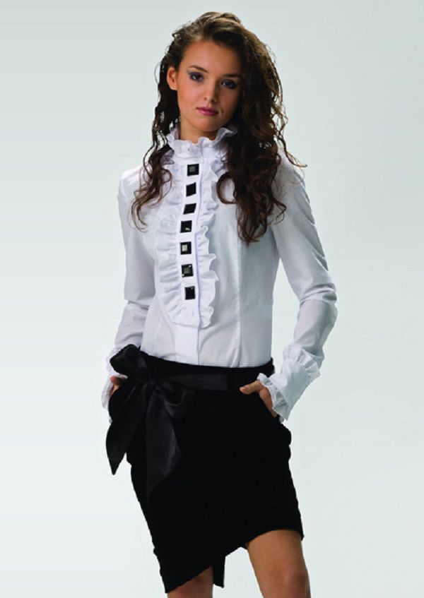 Женская черная рубашка с юбкой
