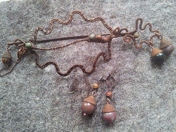 Осенняя эко-фибула wire wrap «Дубовый лист» | Ярмарка Мастеров - ручная работа, handmade