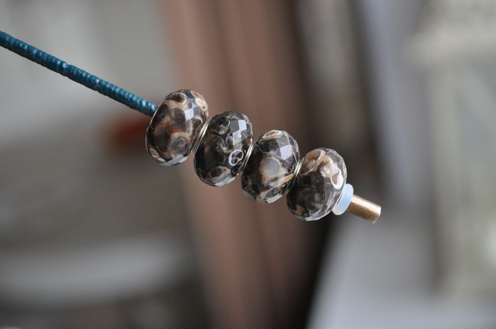 Натуральная черепаховая яшма для Pandora и Trollbeads в наличии ...