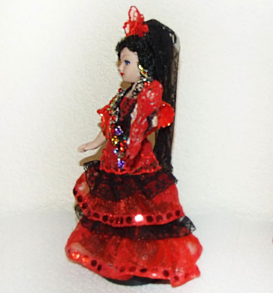 Испанка, танцующая фламенко, особенности испанского костюма, фото № 16