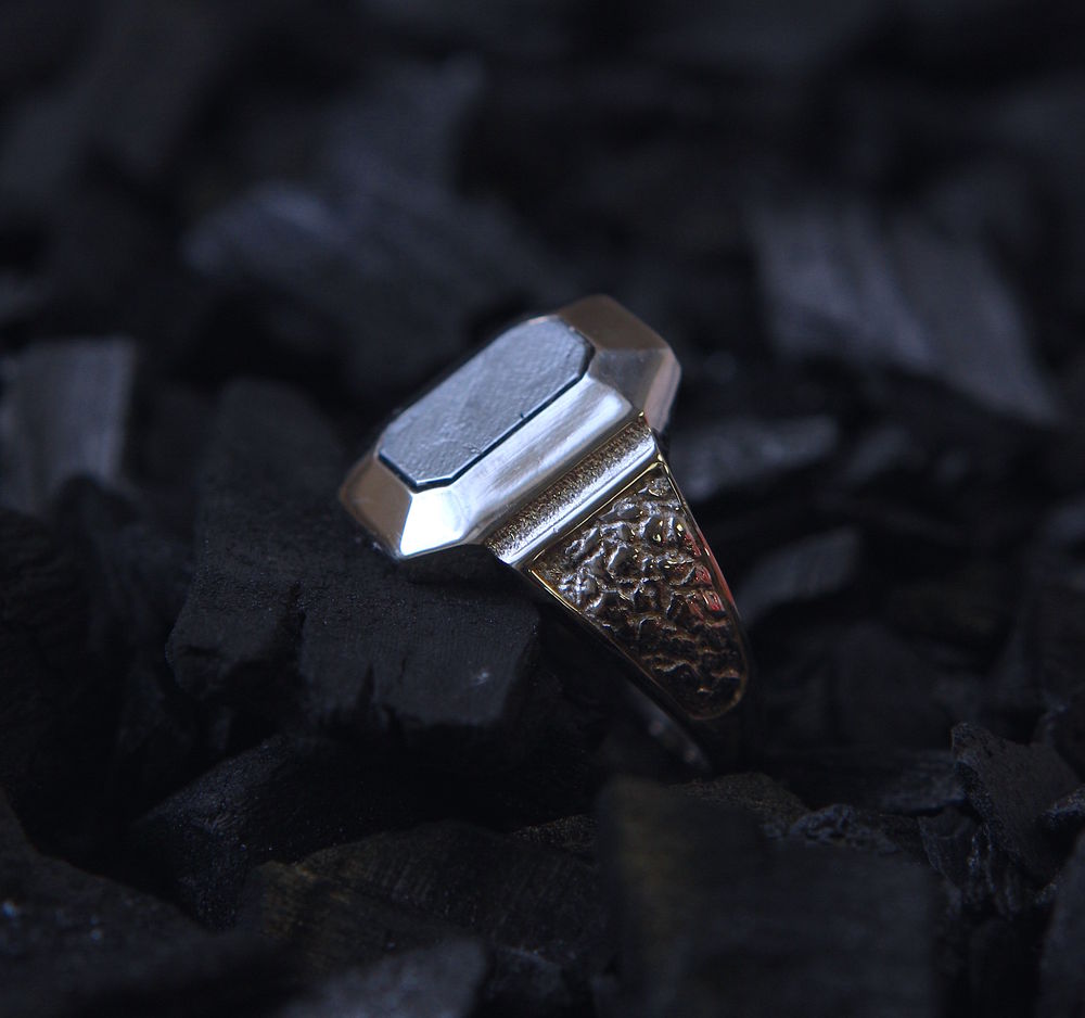 Кольцо из метеорита