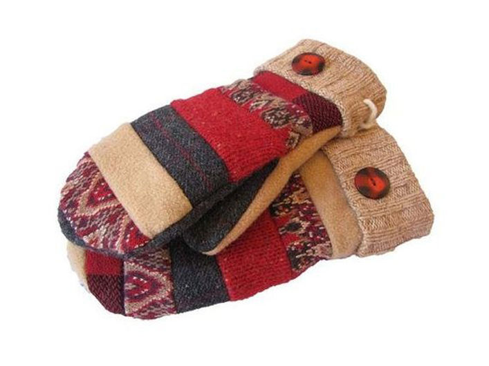 пэчворк прихватки руковичка. варежки из лоскутков зимние. двухцветные варежки спицами. варежки в стиле пэчворк. варежки в стиле пэчворк.