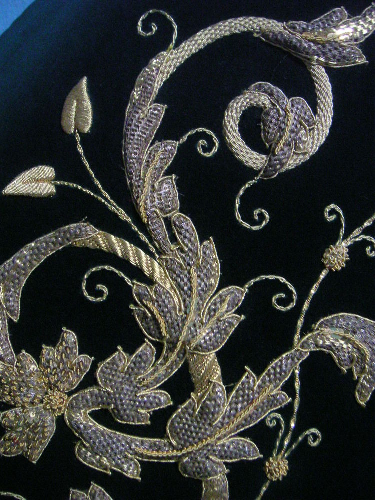 Золотая вышивка схемы. Испанская вышивка золотом. Объемная вышивка золотом. Венецианская вышивка золотом. Бута Золотая вышивка.