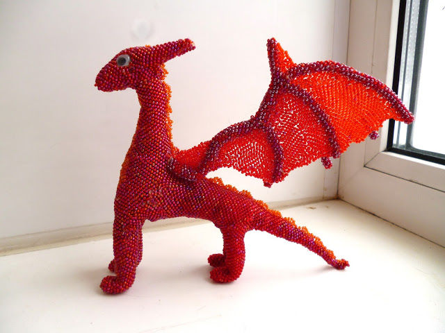 Плетем красного дракона из бисера