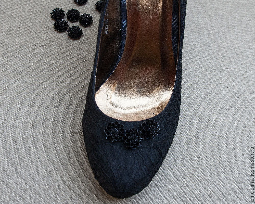 Декорируем туфли с помощью кружева и миниатюрных элементов, фото № 8