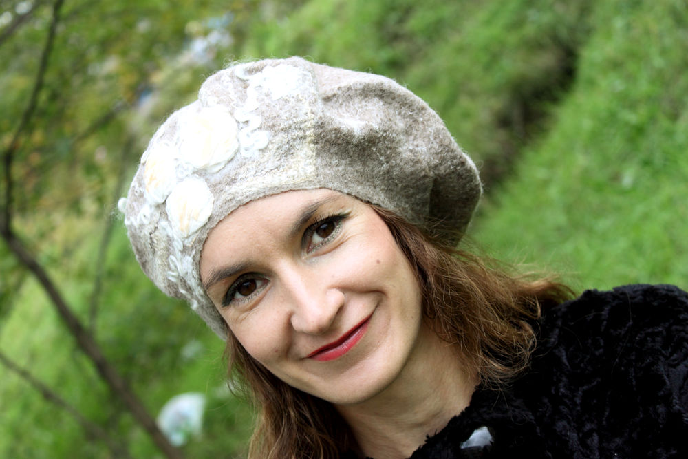 Школа войлока. Голубые береты вкс армия. Берет августа. Голубая беретка вдв. Спецназ краповый берет.