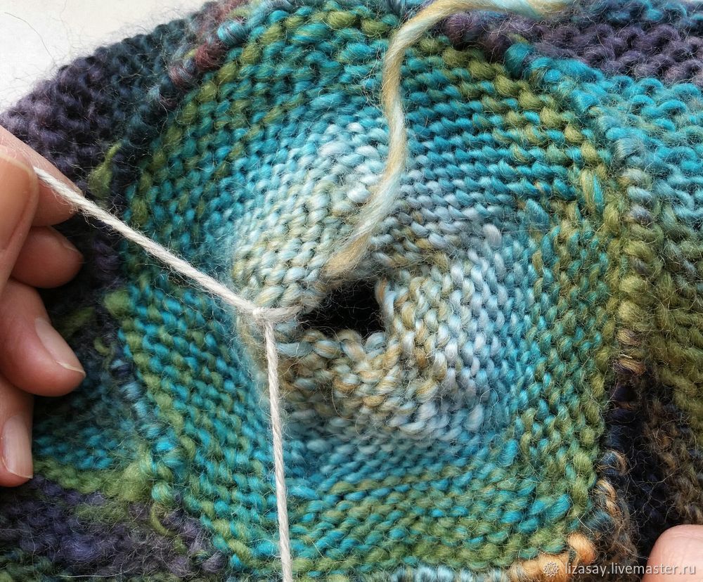 Вяжем шапку «Диагональ» своими руками, фото № 10