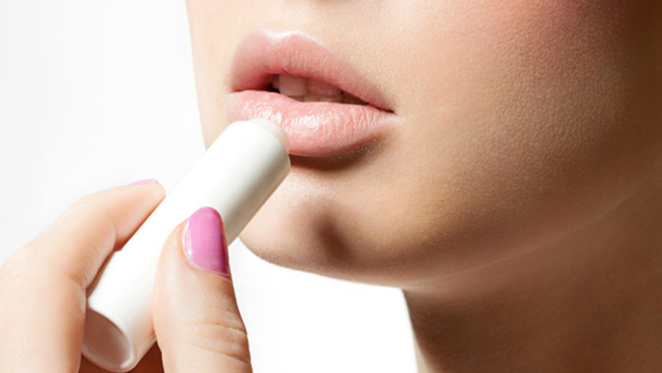 Как сделать губы объемнее с помощью макияжа