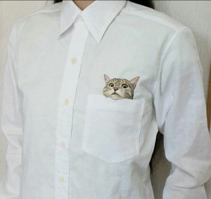 Белая рубашка с кошками