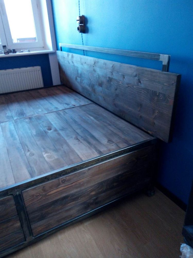 Парящая кровать лофт из металла и дерева