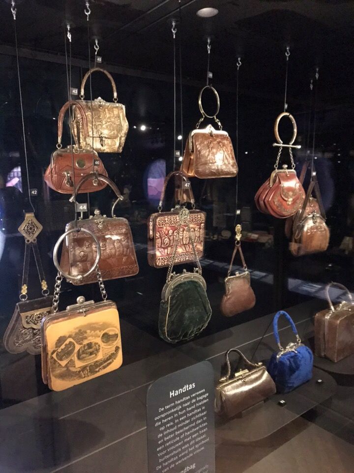 Frida Kahlo Carnation Tapestry Bag | Bags | Museum Selection