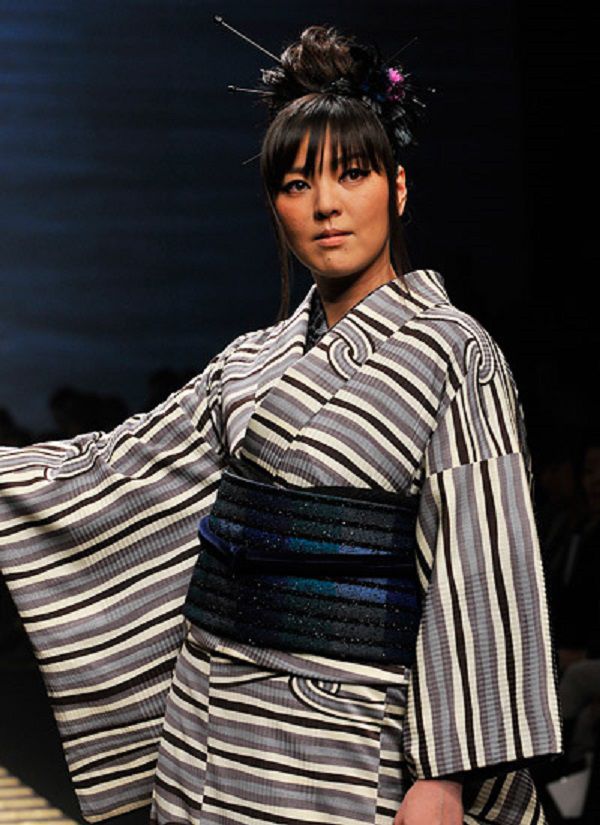 Прическа под кимоно современное