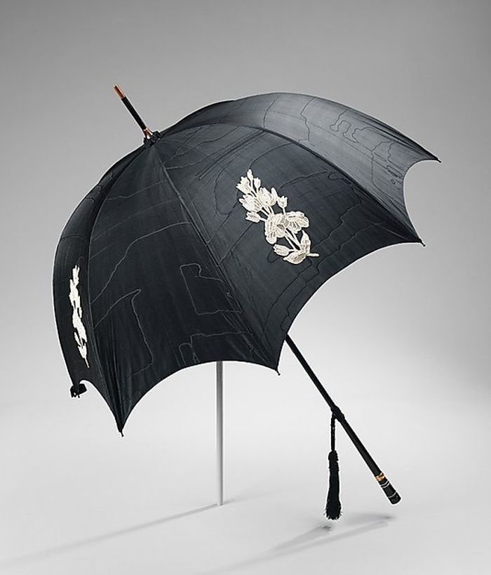 Первый зонтик. Парасоль зонт от солнца. Парасоль зонт 19 век. Парасоль зонт Викторианская эпоха. Зонт парасоль 17 век.