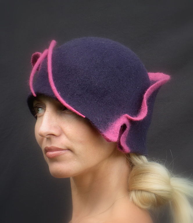 Шляпки зимние женские с вшитым шарфом. Валяные женские шляпки сиреневого цвета. Валяние шляпки. Шляпы из валяной шерсти. Валяные шляпки из шерсти.