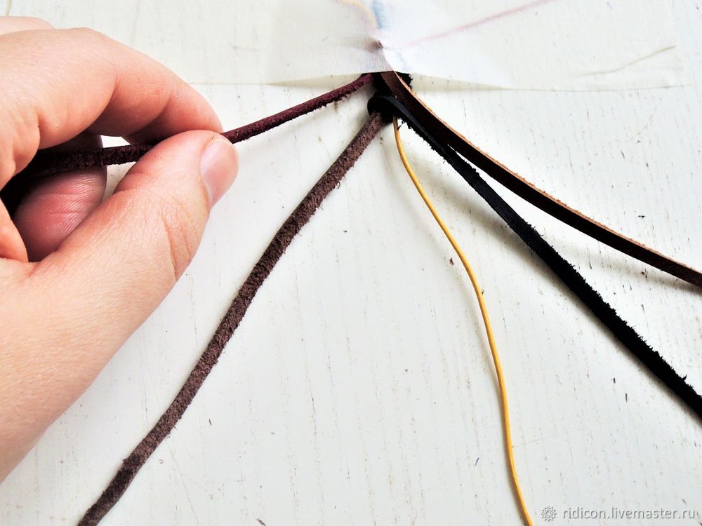 Как сделать браслет из плетеного кожаного шнура, фото № 6